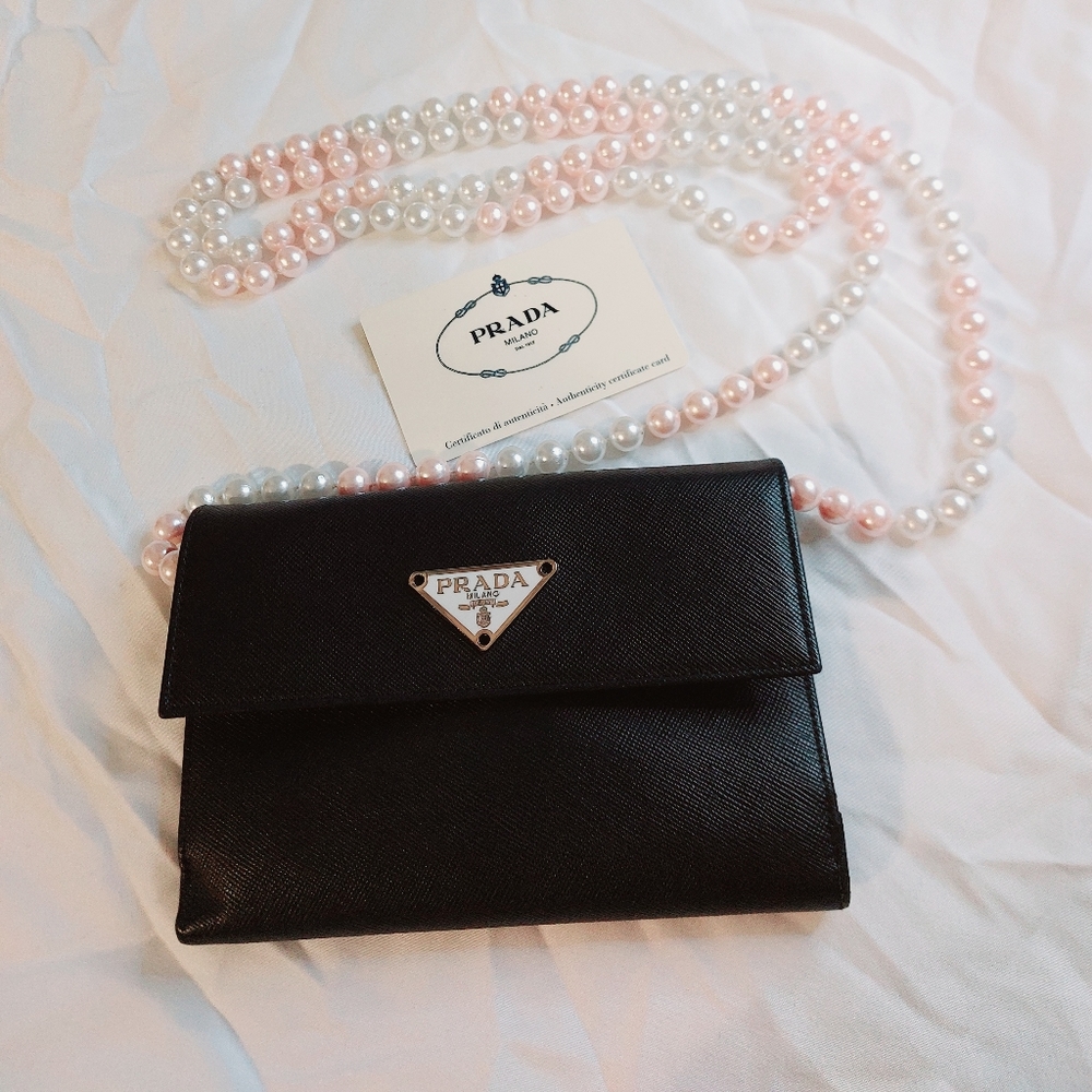 Prada leather WoC bag 🖤🤍🖤🤍